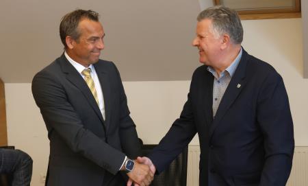 Slovesen podpis pogodbe župani CPS 12 Foto Ljubo Vukelič